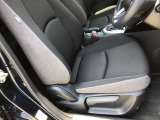 運転席シートリフター!ご自分の好きなシートポジションが取れるので運転が楽しくなりますし疲れにくいです。
