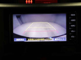 バックモニター装着車は後退時の強い味方です♪車庫入れや縦列駐車の際、後退操作の参考になるガイドラインをナビ画面に表示します。