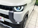 【LEDヘッドライト】悪天候や夜間走行時も良好な視界を確保し安心して運転できる高輝度LEDヘッドライトを装備!点灯速度が早く、消費電力も抑えられています。