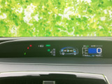 必要な情報をひと目で確認できるシンプルなデザイン。速度、燃料、その他のメーターが、スムーズな運転をサポートします。