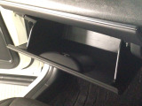 【グローブボックス】収納スペースが沢山あるので車内が散らからずに助かります。ちょっとした物を入れるのにいいですね♪