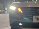 夜間走行の様々な局面に対し、LEDヘッドランプで視認性をしっかり確保。ハロゲンヘッドランプのおおよそ2倍の光量で、広範囲に明るくドライバーをサポートしてくれます。
