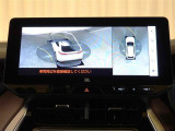 サイドビューで右左折時に運転席からは見えないところも映し出してくれるので安心♪※あくまでも補助的な装置なので目視確認もお忘れなく!
