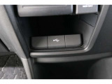 スマートフォンなどの音楽再生が可能なUSB接続ジャック装備車両です♪♪♪