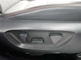 運転席の座席の位置や角度を電動で調整できるので、運転しやすいドライビングポジションが簡単につくりだせます