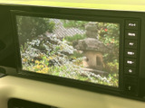 高画質モニターで、映像コンテンツを鮮やかに楽しめます。停車時には、快適なエンターテイメント空間を提供します。