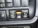 両側パワースライドドア付きだから、狭い駐車スペースなどでの 乗り降りラクラク!小さなお子さまのいるご家庭には嬉しい装備。