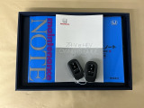 メンテナンスノート【点検整備記録簿・保証書】、取説も揃ってます。スマートキーはバッグなどにしまったままボタン操作でエンジンの始動・停止ができて大変便利です
