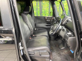 運転席まわりには十分なスペースがあり、大柄な方でもゆったり運転していただける環境です。
