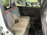 後席も快適!個別にシートスライド&リクライニングができます。