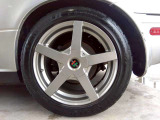 205/50R16社外ホイール装着車♪各種アルミホイールや、スタッドレスタイヤも取扱いしております。是非ご相談ください♪