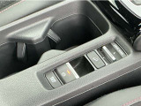 電子制御パーキング、ブレーキホールド、長い渋滞や信号待ち時にとても便利な機能つき☆