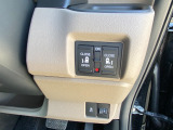 運転席からスイッチ1つでスライドドアを操作でき、荷物を持った方やお子様お年寄りの乗降りがとても楽になります♪
