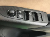 パワーウインド・電動格納付きドアミラースイッチは、ドアに集中☆