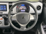 インテリアに合わせたデザインのステアリングは、運転される方のことも考え、運転しやすい形状、大きさです。是非一度、実際に触ってお確かめください。
