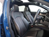 高級家具のような質の高いレザーを採用するのはAudiのクルマづくりの哲学のひとつです。体の大きなドイツ人が座っても頑丈な耐久性があります。シートヒーター付きですので冬でも大変心地良く運転をして頂けます
