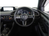 【運転席】最適なドライビングポジションでドライブをお楽しみください。