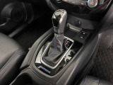 操作が簡単なシフトレバーですのでストレスなく運転が出来ますよ!