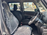 毎日過ごす運転席は要チェック。シートのへたり・擦れ、視界のイメージまで伝わる重要ポイント。