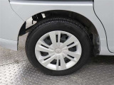 タイヤサイズは165/65R14になります。溝数は約4ミリです。