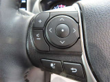 左側ステアリングスイッチ。ステアリングから手を離さずに操作できるので、運転に集中できます。