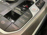 【走行モード】(ECO PRO)エンジンレスポンスやシフトプログラムを最適化します。(COMFORT)バランスの取れた走行モード。(SRORT)回転数を上げ、スポーティーな走りをお楽しみいただけます。