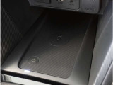 【ワイヤレス充電】ワイヤレス充電Qi規格に対応したスマートフォンなどの携帯機器を充電できます。