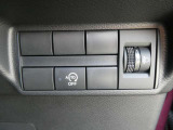 アイドリングストップ付きなので環境にもお財布にも優しいお車です。ヘッドライトのレベライザー付きです!