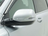 ◆ドアミラーウインカー◆ドアミラーにウインカーを装備しています。対向車に自身の進行方向を合図し安全に運転できます。