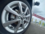 タイヤは、純正アルミホイールで、サイズは「155/65R14」となっております!