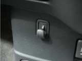 ◆コンビ二フック◆ちょっとした買い物の袋を吊り下げたり、ゴミ袋を吊り下げられるコンビニフックがあり車内を転がらず便利です!