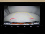 バックモニター装着車は後退時の強い味方です♪車庫入れや縦列駐車の際、後退操作の参考になるガイドラインをナビ画面に表示します。