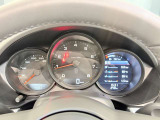 手厚いサポートを提供する「ポルシェ自動車保険」を取り扱っております。オリジナル補償(無償)が付帯し、万が一の際も正規販売店ならではの確かな安心でオーナー様を支えます。保険選びもお気軽にご相談ください。