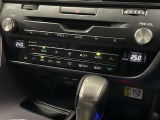 左右独立温度コントロールフルオートエアコンです。運転席、助手席それぞれで独立して温度設定ができます。冷え性の方が乗っても安心ですね♪