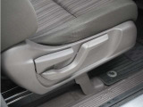 ◆シートハイトアジャスター◆運転席を上下に高さ調節ができます!運転ポジションを体格に合わせてシート調整できます。