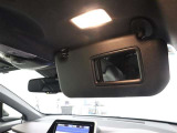<バニティーミラー>自動車の車内で身だしなみをチェックする時に便利です!