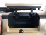 収納ボックスがついており便利に使用出来ます。