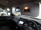 運転席・助手席ともにバニティミラーがあり身だしなみチェックに役立ちます。