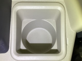 「N-VAN e:」は、電気の力で広がる新しい暮らしのかたちです。アウトドアや災害時には電源としても活躍。もしもの時も、いつもの日常も、この一台がしっかり支えてくれます。