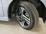 フロントタイヤの溝も十分に残っております。タイヤサイズは155/65R14となっております。