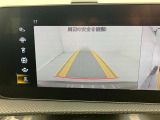 ガイドライン付きで駐車しやすいバックカメラ