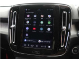 Google搭載のボルボなら、車内にいながら多彩なデジタルライフをお楽しみいただけます。Google Playから必要なアプリをダウンロードして、有意義な移動時間を楽しみましょう。
