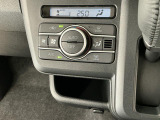 【オートエアコン】AUTOボタンを押してお好みの温度を設定!快適な室温でドライブをお楽しみいただけます♪