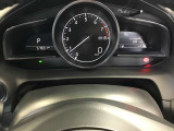 運転席前に視認性の高いディスプレイが立ち上がります。デジタルで走行距離など確認頂けます。