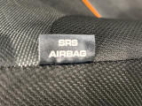 車両側方からの衝撃を緩和するSRSサイドエアバッグ(運転席/助手席)に加えて,SRSカーテンシールドエアバックも標準装備