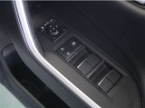 電動格納&ミラー角度調整機能付きです。