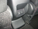 「車内での充電に困らないUSB端子を完備。」