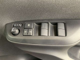 パワーウインドウスイッチ、いたずら防止・挟みこみ防止に、ウインドウロックスイッチを使用ください。便利な電動可倒式ミラースイッチ、集中ドアロックスイッチ