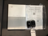 メンテナンスノート【点検整備記録簿・保証書】、取説も揃ってます。スマートキーはバッグなどにしまったままボタン操作でエンジンの始動・停止ができて大変便利です。
