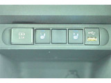 運転席、助手席には大人気装備のシートヒーターが装備されてますよ!